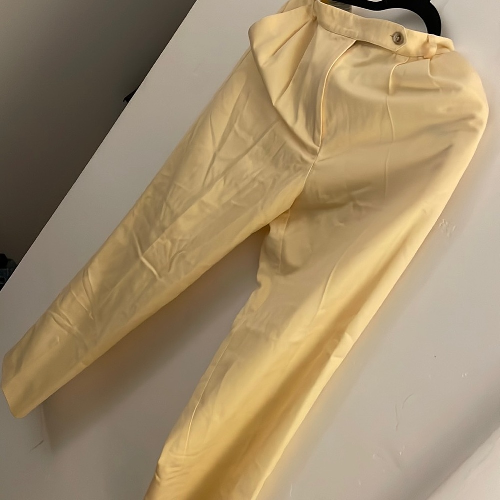 Banana yellow trousers, cute fit!